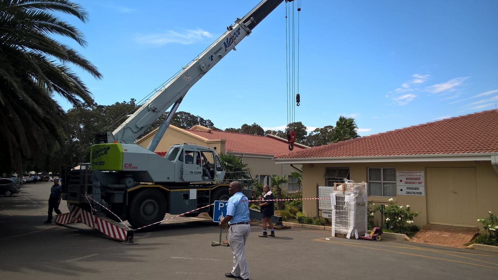 Mercor mobile crane lifting at a facility