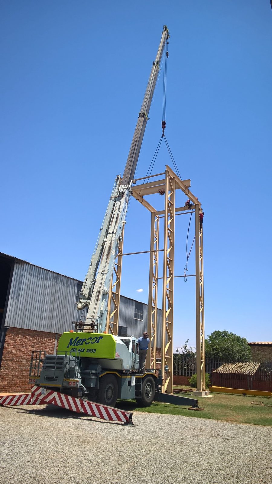 Mercor mobile crane lifting steel structure