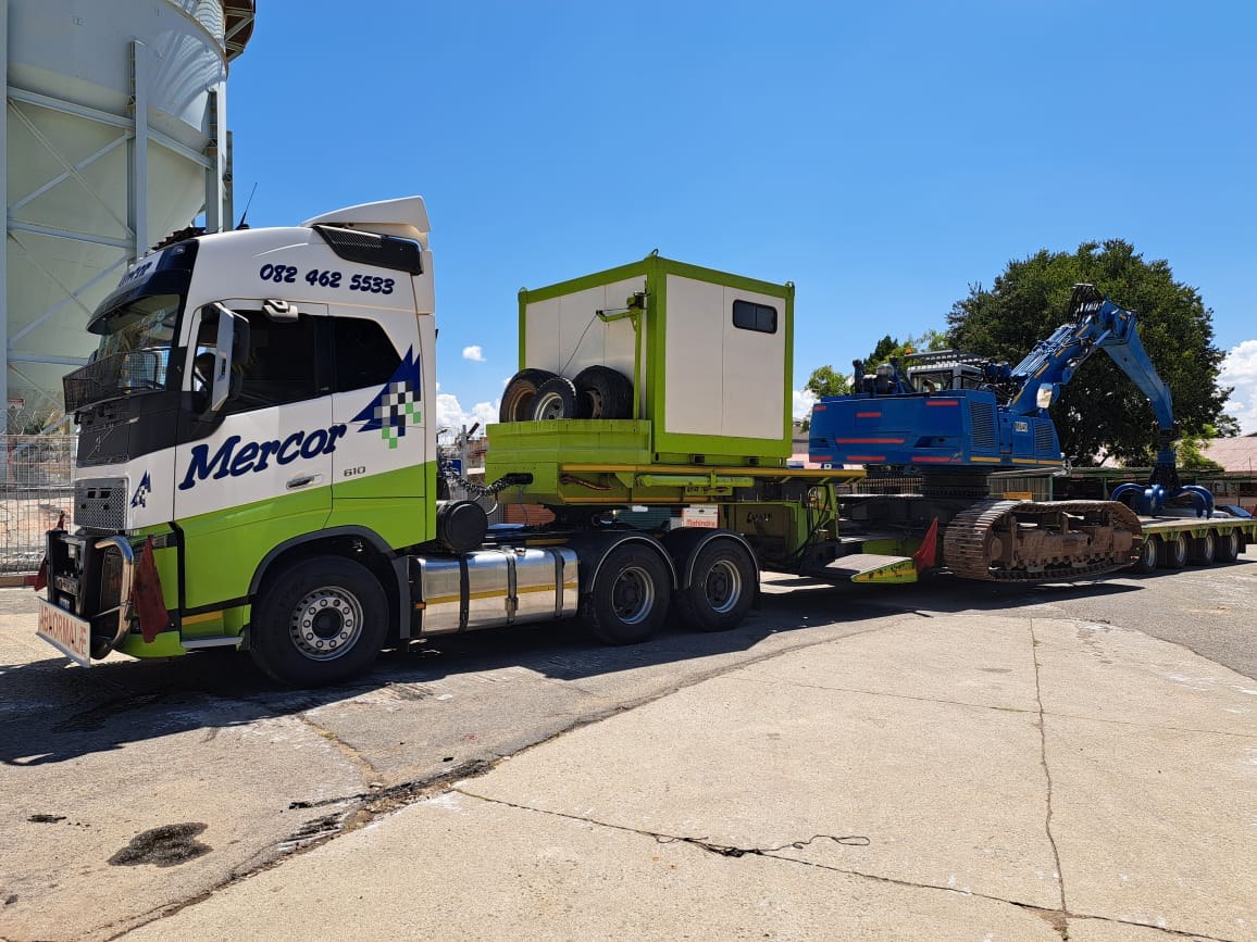 Mercor Transport carrying heavy plant equipment